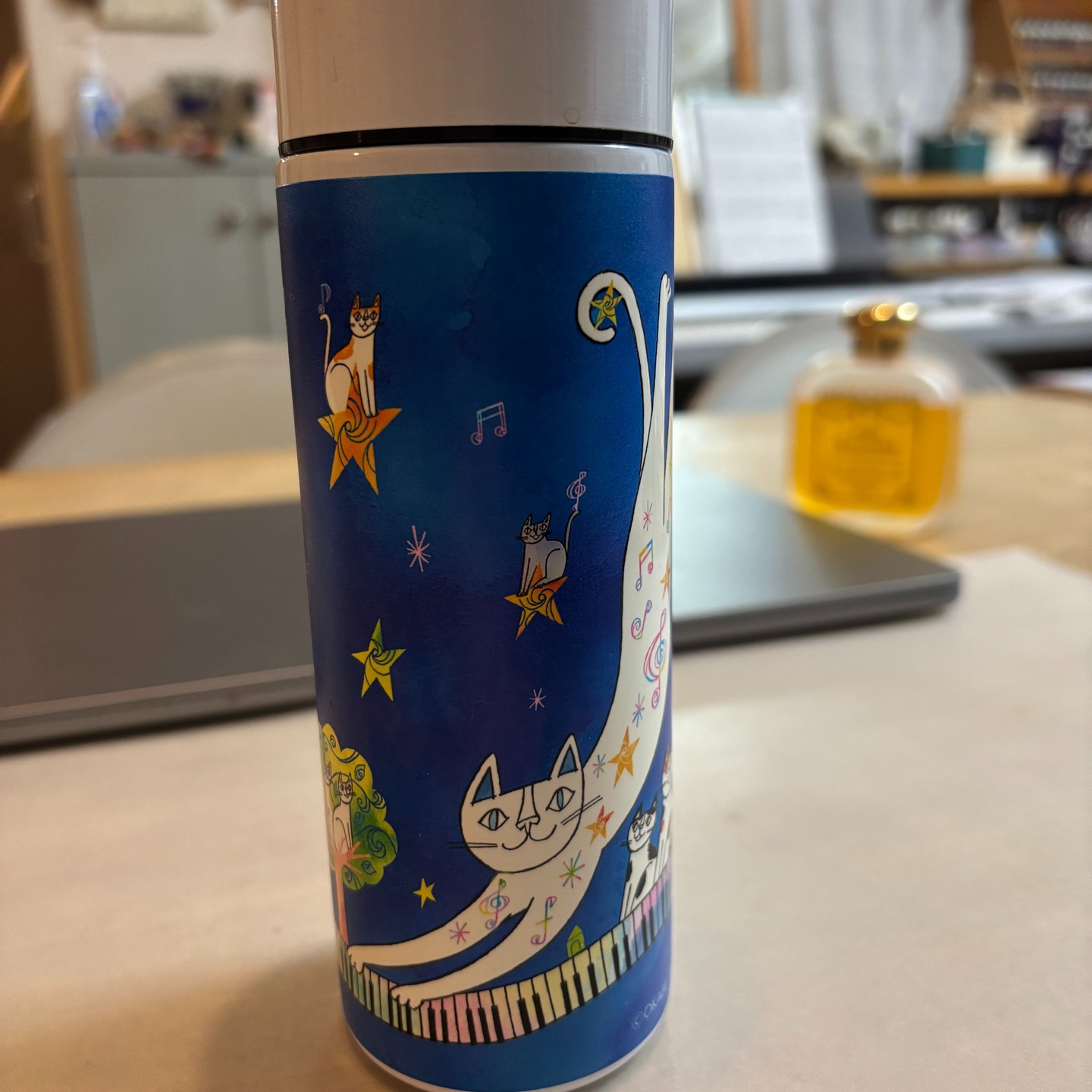 ＊
＊
買ったにゃ〜ん！
今日からお出かけの時
一緒にゃ〜ん💕
歌う人なので
水筒は欠かせません。
素敵な水筒
創ってくださってありがとう！

＃おかべてつろう